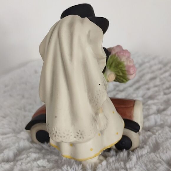 Enesco Kim Anderson's 2000 Happily Ever After Figurine - Picture 2 of 6